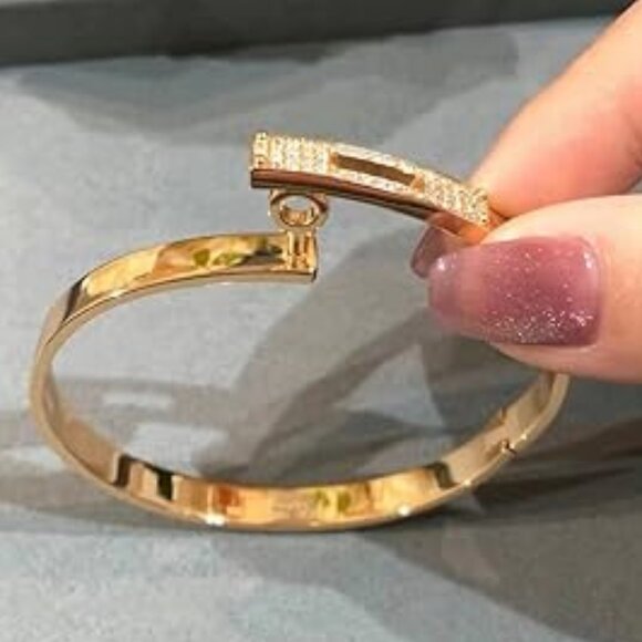 Neiman Marcus 18K Gold Plated Turn Lock Bracelet - Picture 4 of 5